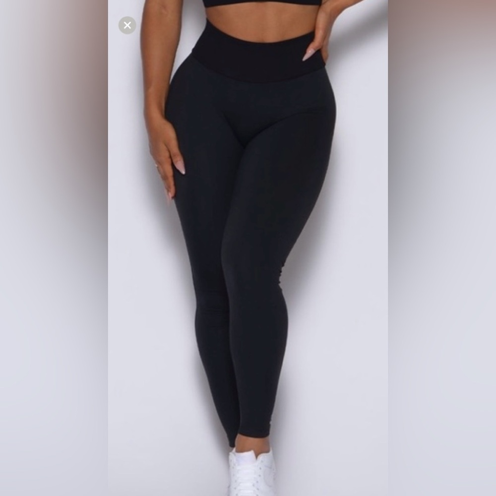 BOMBSHELL BLACK LEGGINGS